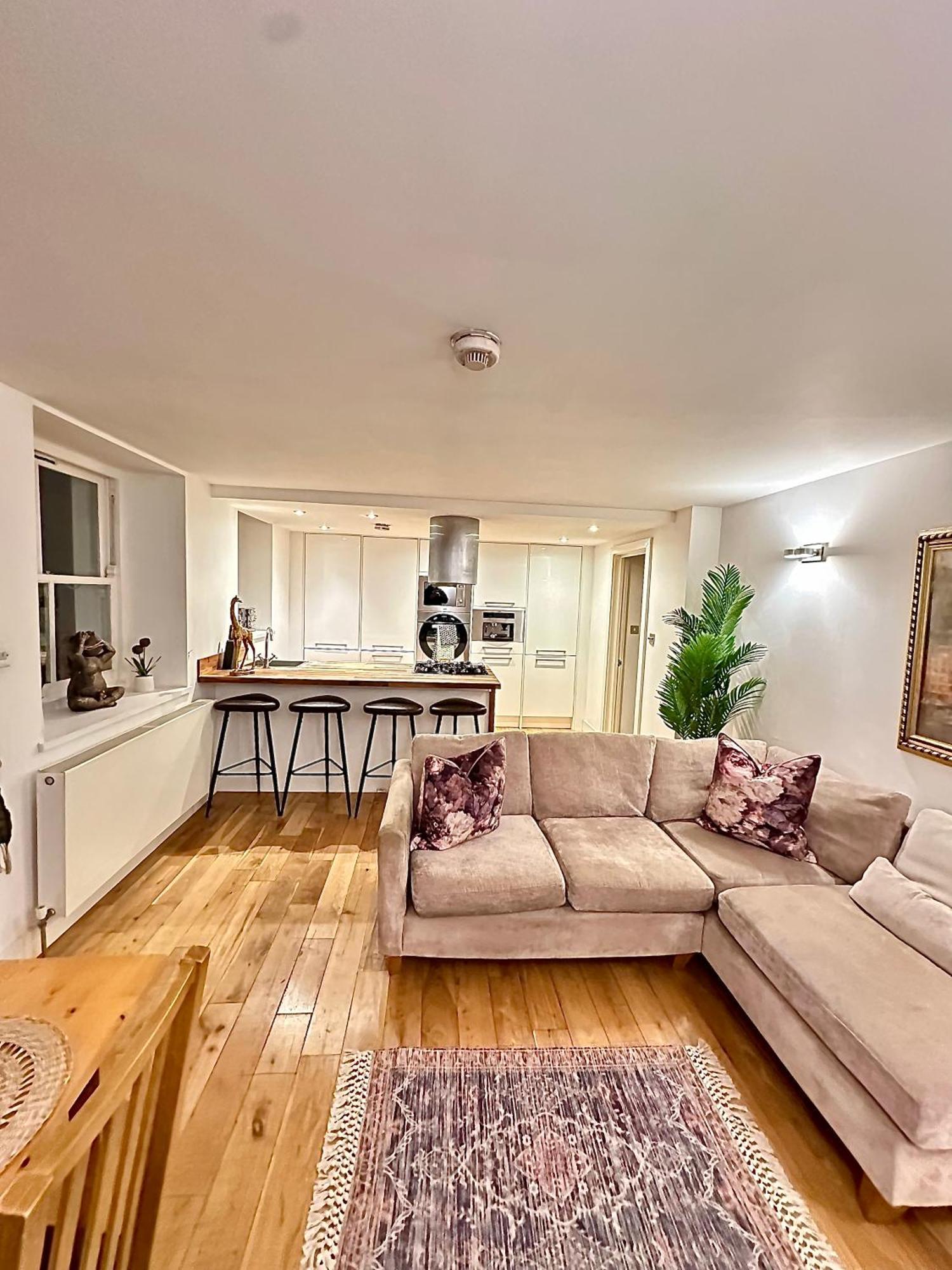 Opulent Oasis In London Apartment Ngoại thất bức ảnh