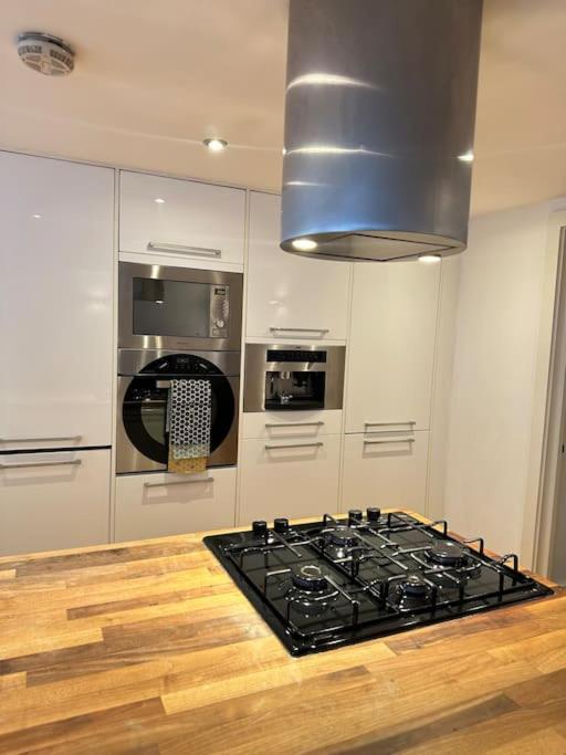 Opulent Oasis In London Apartment Ngoại thất bức ảnh