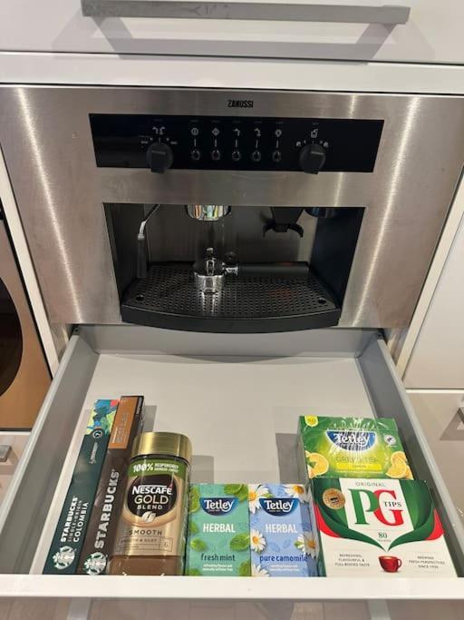 Opulent Oasis In London Apartment Ngoại thất bức ảnh