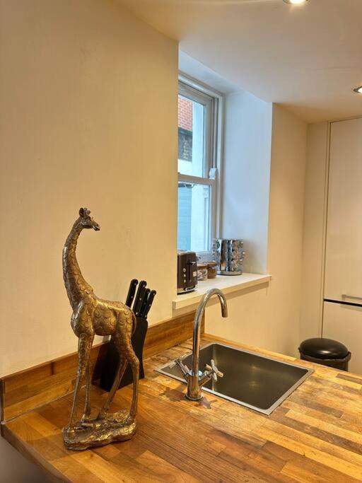 Opulent Oasis In London Apartment Ngoại thất bức ảnh