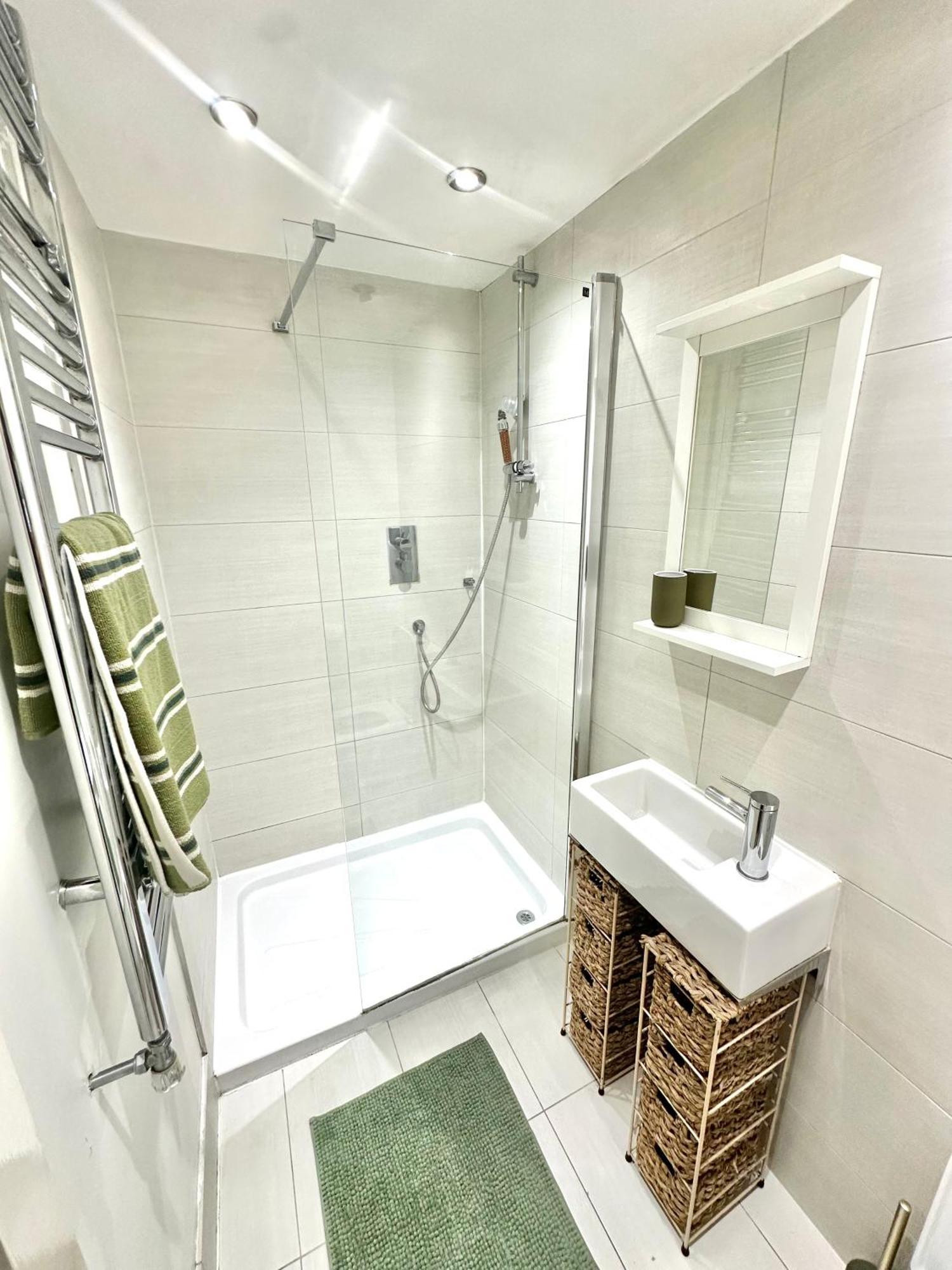 Opulent Oasis In London Apartment Ngoại thất bức ảnh