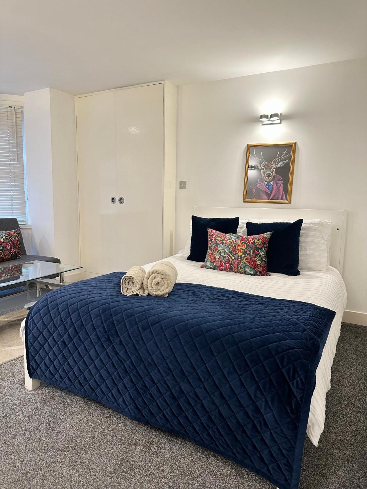 Opulent Oasis In London Apartment Ngoại thất bức ảnh