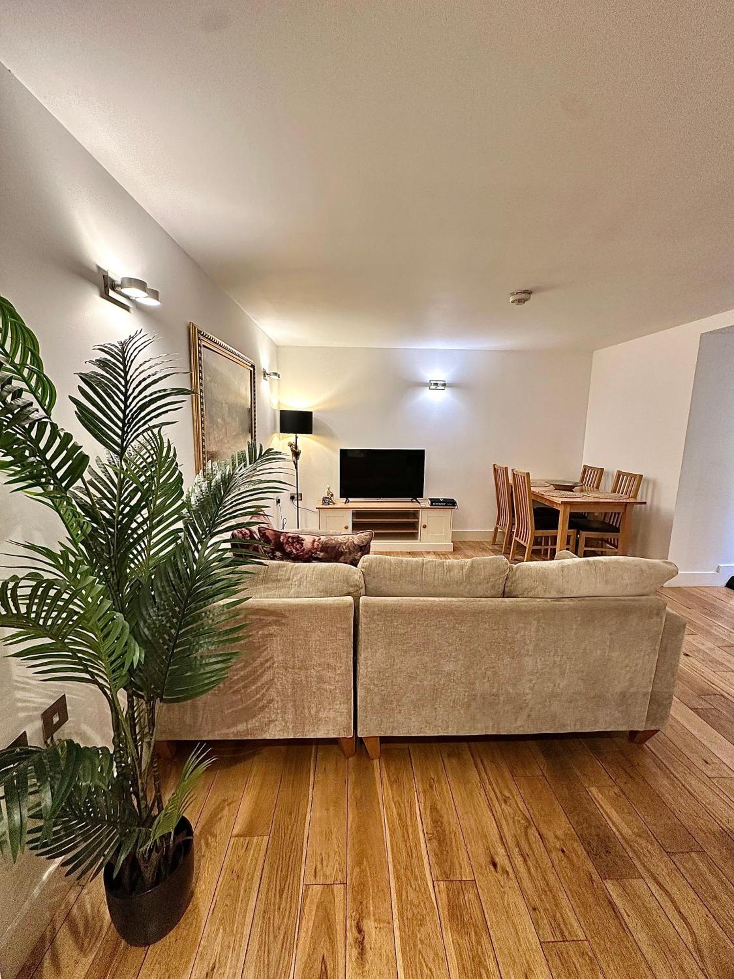 Opulent Oasis In London Apartment Ngoại thất bức ảnh